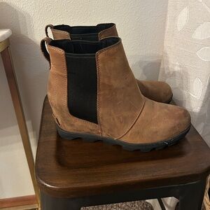 Sorel Tan and Black Ankle Boots